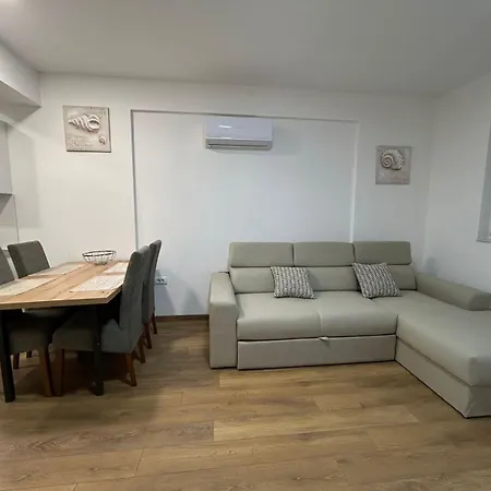 Entierement Equipe Neuf - 8 * Budva